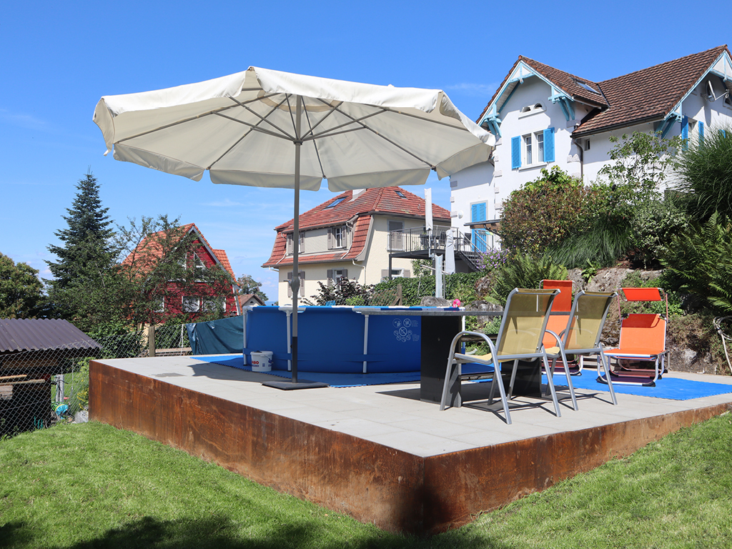 Pooluntergrund mit Sitzplatznutzung